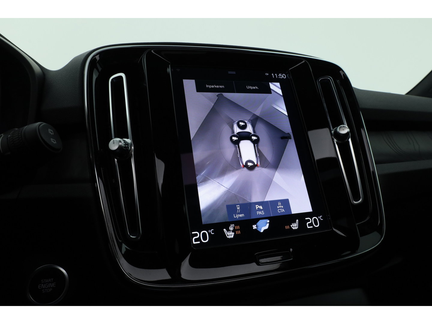 Volvo XC40 1.5 T5 Plug-in hybrid Ultimate Dark | Prijs Rijklaar |Pano-dak | 360 camera | ACC | Blis | H&K Audio | Voorruitverw. | Sportstoelen |