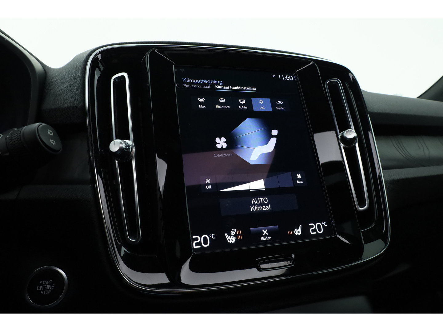 Volvo XC40 1.5 T5 Plug-in hybrid Ultimate Dark | Prijs Rijklaar |Pano-dak | 360 camera | ACC | Blis | H&K Audio | Voorruitverw. | Sportstoelen |