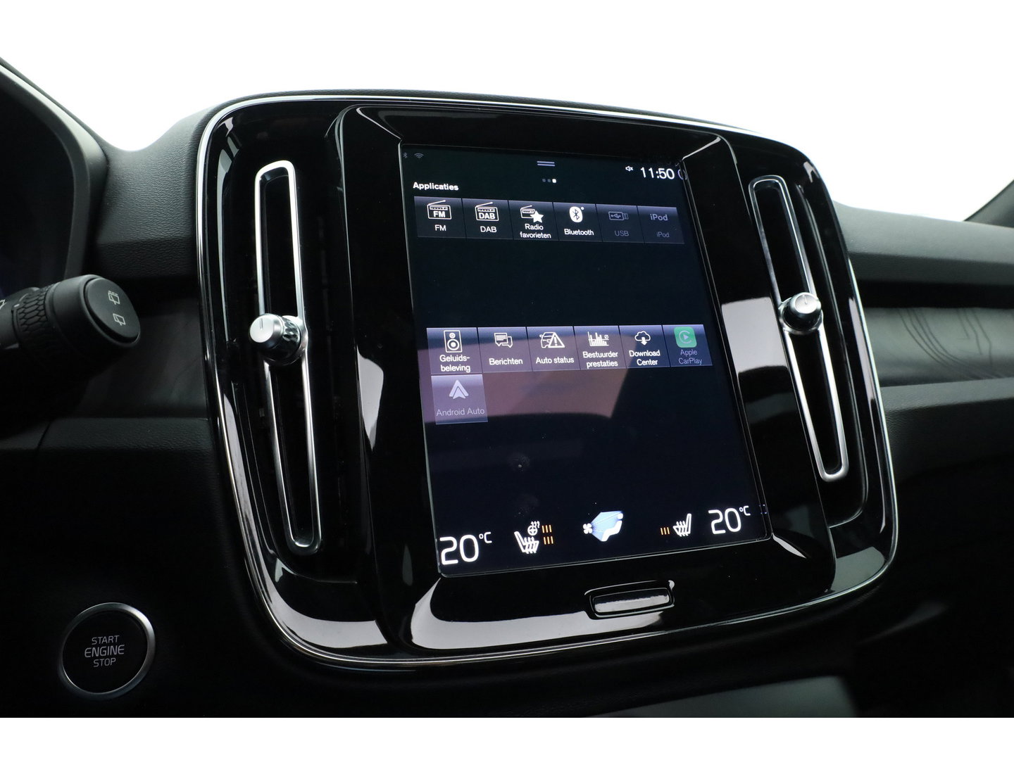 Volvo XC40 1.5 T5 Plug-in hybrid Ultimate Dark | Prijs Rijklaar |Pano-dak | 360 camera | ACC | Blis | H&K Audio | Voorruitverw. | Sportstoelen |