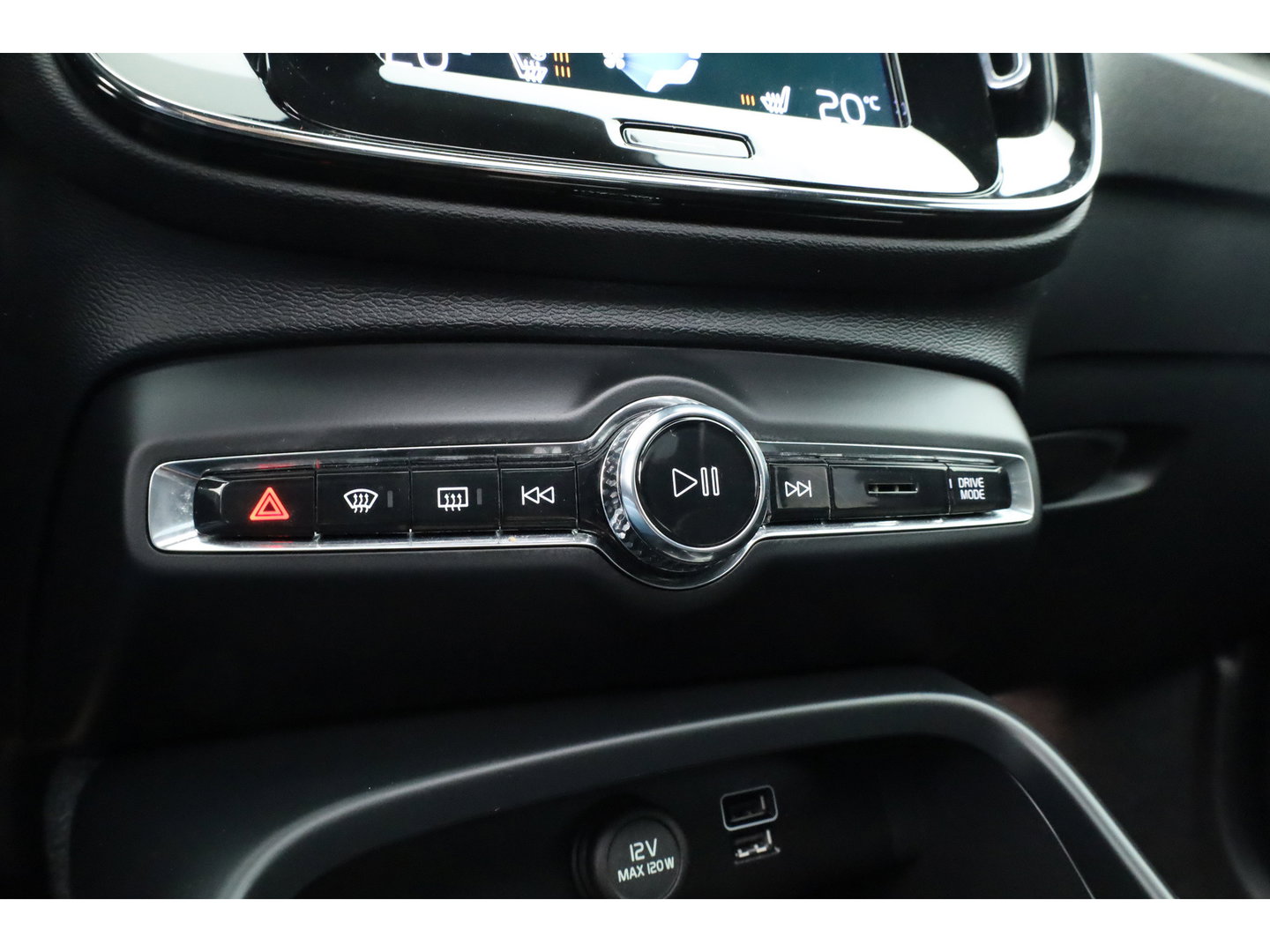 Volvo XC40 1.5 T5 Plug-in hybrid Ultimate Dark | Prijs Rijklaar |Pano-dak | 360 camera | ACC | Blis | H&K Audio | Voorruitverw. | Sportstoelen |