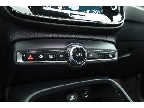 Volvo XC40 1.5 T5 Plug-in hybrid Ultimate Dark | Prijs Rijklaar |Pano-dak | 360 camera | ACC | Blis | H&K Audio | Voorruitverw. | Sportstoelen |