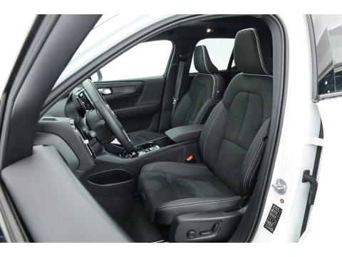 Volvo XC40 1.5 T5 Plug-in hybrid Ultimate Dark | Prijs Rijklaar |Pano-dak | 360 camera | ACC | Blis | H&K Audio | Voorruitverw. | Sportstoelen |