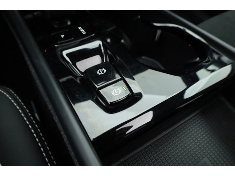 Volvo XC40 1.5 T5 Plug-in hybrid Ultimate Dark | Prijs Rijklaar |Pano-dak | 360 camera | ACC | Blis | H&K Audio | Voorruitverw. | Sportstoelen |