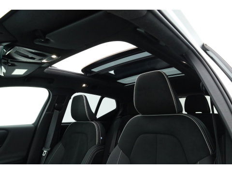 Volvo XC40 1.5 T5 Plug-in hybrid Ultimate Dark | Prijs Rijklaar |Pano-dak | 360 camera | ACC | Blis | H&K Audio | Voorruitverw. | Sportstoelen |