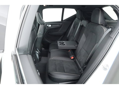 Volvo XC40 1.5 T5 Plug-in hybrid Ultimate Dark | Prijs Rijklaar |Pano-dak | 360 camera | ACC | Blis | H&K Audio | Voorruitverw. | Sportstoelen |