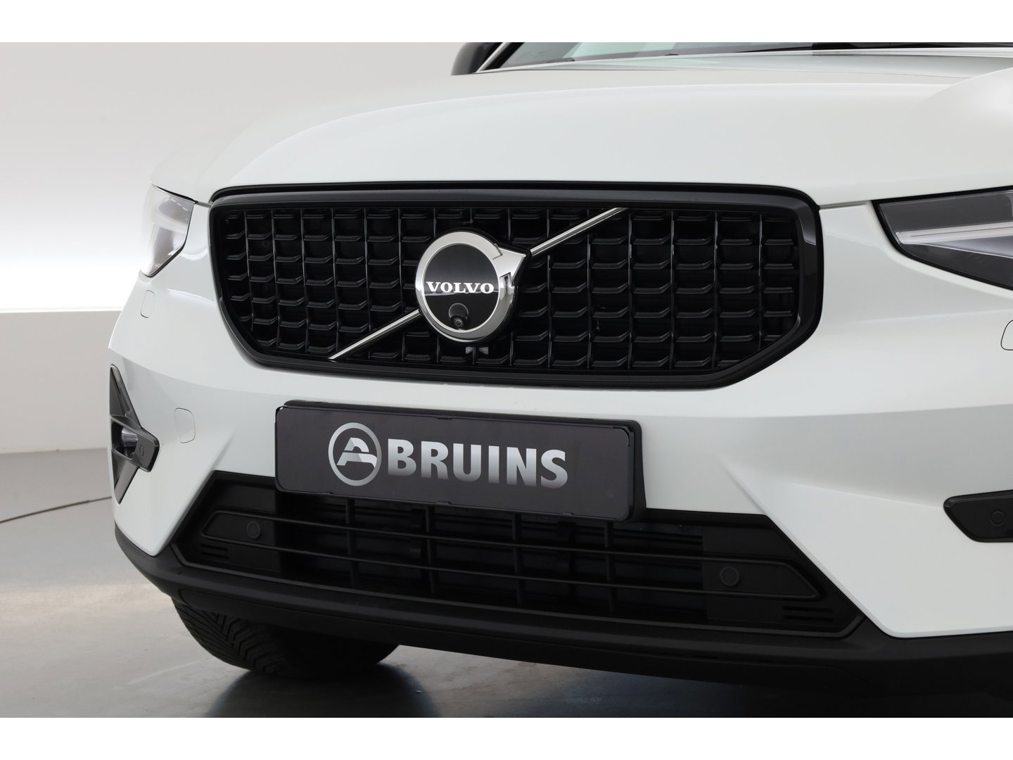 Volvo XC40 1.5 T5 Plug-in hybrid Ultimate Dark | Prijs Rijklaar |Pano-dak | 360 camera | ACC | Blis | H&K Audio | Voorruitverw. | Sportstoelen |