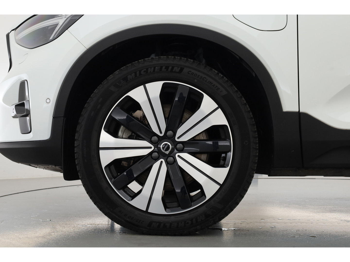 Volvo XC40 1.5 T5 Plug-in hybrid Ultimate Dark | Prijs Rijklaar |Pano-dak | 360 camera | ACC | Blis | H&K Audio | Voorruitverw. | Sportstoelen |