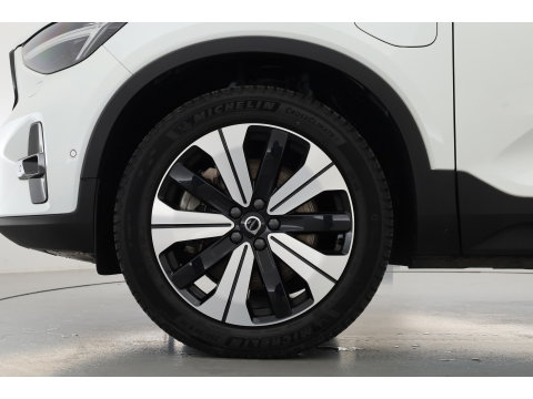 Volvo XC40 1.5 T5 Plug-in hybrid Ultimate Dark | Prijs Rijklaar |Pano-dak | 360 camera | ACC | Blis | H&K Audio | Voorruitverw. | Sportstoelen |