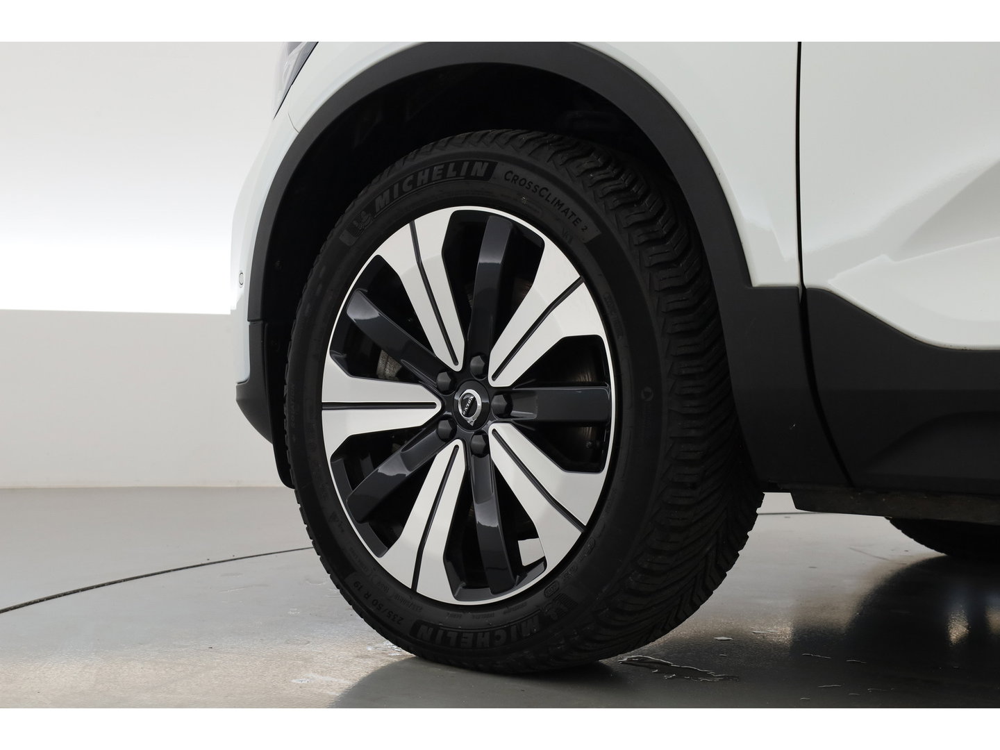 Volvo XC40 1.5 T5 Plug-in hybrid Ultimate Dark | Prijs Rijklaar |Pano-dak | 360 camera | ACC | Blis | H&K Audio | Voorruitverw. | Sportstoelen |