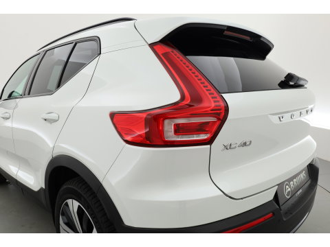 Volvo XC40 1.5 T5 Plug-in hybrid Ultimate Dark | Prijs Rijklaar |Pano-dak | 360 camera | ACC | Blis | H&K Audio | Voorruitverw. | Sportstoelen |