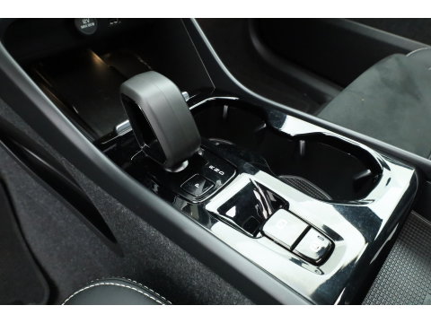 Volvo XC40 1.5 T5 Plug-in hybrid Ultimate Dark | Prijs Rijklaar |Pano-dak | 360 camera | ACC | Blis | H&K Audio | Voorruitverw. | Sportstoelen |