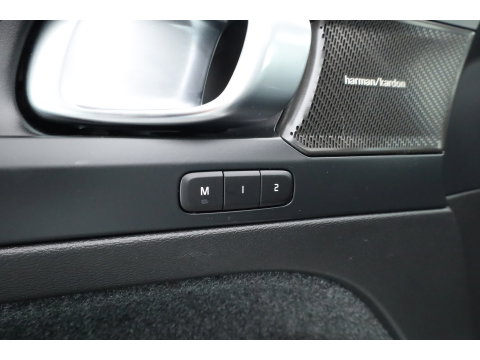 Volvo XC40 1.5 T5 Plug-in hybrid Ultimate Dark | Prijs Rijklaar |Pano-dak | 360 camera | ACC | Blis | H&K Audio | Voorruitverw. | Sportstoelen |