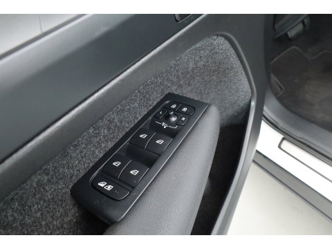 Volvo XC40 1.5 T5 Plug-in hybrid Ultimate Dark | Prijs Rijklaar |Pano-dak | 360 camera | ACC | Blis | H&K Audio | Voorruitverw. | Sportstoelen |