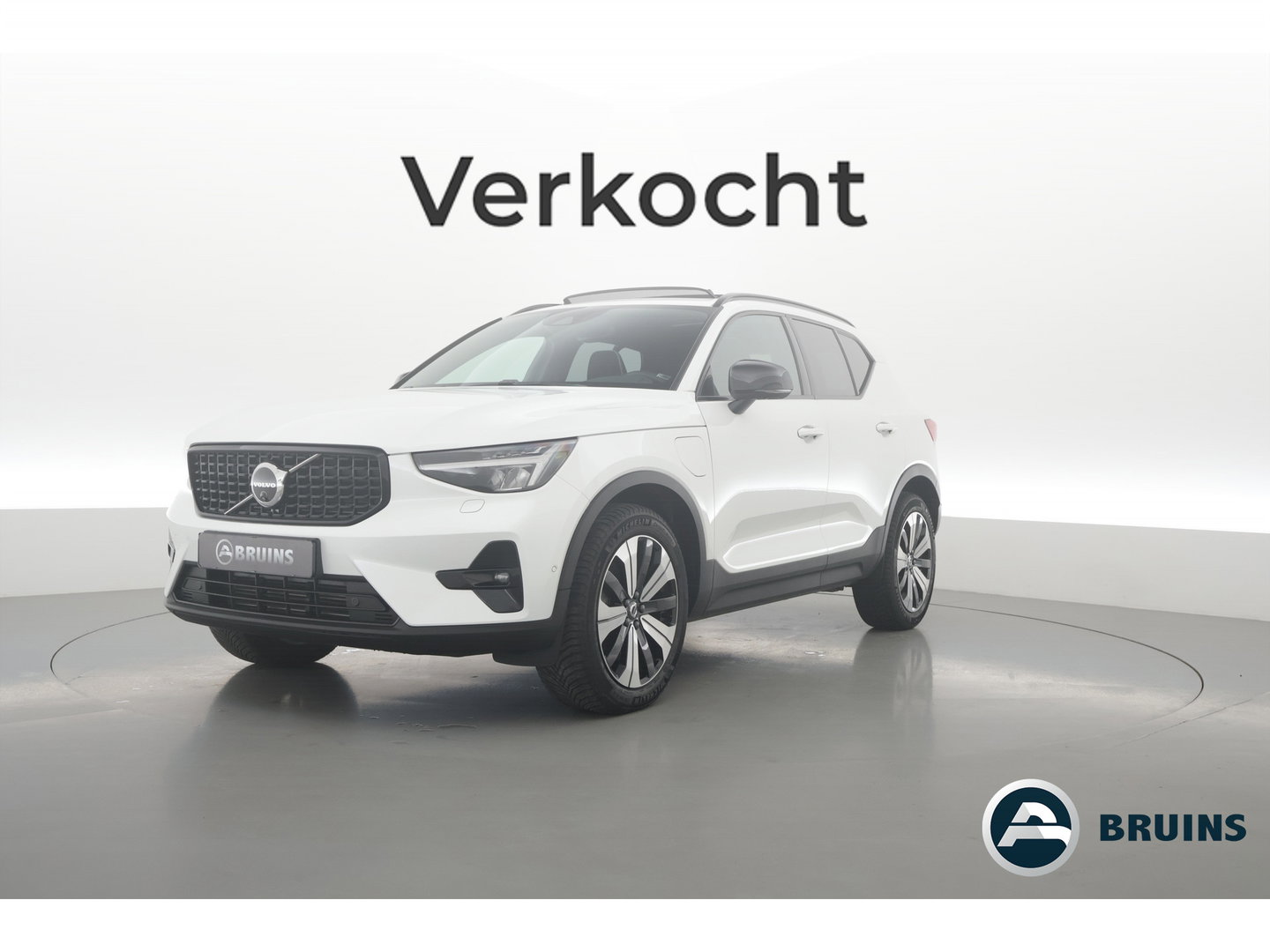 Volvo XC40 1.5 T5 Plug-in hybrid Ultimate Dark | Prijs Rijklaar |Pano-dak | 360 camera | ACC | Blis | H&K Audio | Voorruitverw. | Sportstoelen |