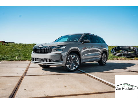 Škoda Kodiaq 1.5 TSI PHEV Sportline | PANO | TREKHAAK | 20" VELGEN | STEEL GREY