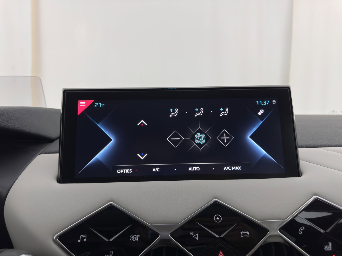 DS DS 3 Crossback E-Tense Performance Line+ 50 kWh Aut. *HEAD-UP | BLINDSPOT | LEATHER | MATRIX-LED | KEYLESS | CAMERA | DIGI-COCKPIT | HEATED-SPORTSEATS | DAB+ | PRIVACY-GLASS | ECC | PDC | CRUISE | 18''ALU*