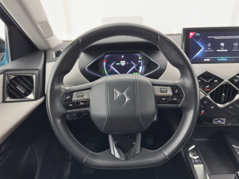 DS DS 3 Crossback E-Tense Performance Line+ 50 kWh Aut. *HEAD-UP | BLINDSPOT | LEATHER | MATRIX-LED | KEYLESS | CAMERA | DIGI-COCKPIT | HEATED-SPORTSEATS | DAB+ | PRIVACY-GLASS | ECC | PDC | CRUISE | 18''ALU*
