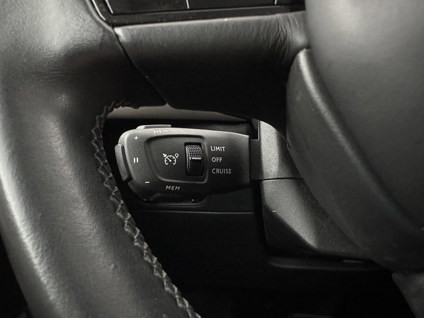 DS DS 3 Crossback E-Tense Performance Line+ 50 kWh Aut. *HEAD-UP | BLINDSPOT | LEATHER | MATRIX-LED | KEYLESS | CAMERA | DIGI-COCKPIT | HEATED-SPORTSEATS | DAB+ | PRIVACY-GLASS | ECC | PDC | CRUISE | 18''ALU*