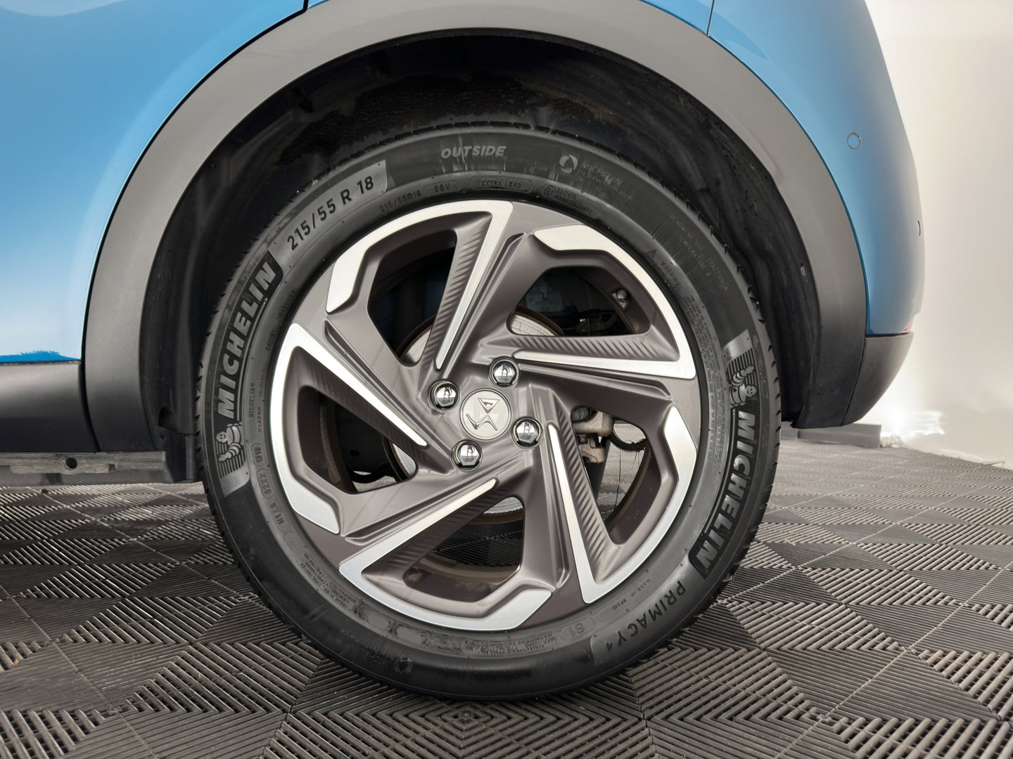 DS DS 3 Crossback E-Tense Performance Line+ 50 kWh Aut. *HEAD-UP | BLINDSPOT | LEATHER | MATRIX-LED | KEYLESS | CAMERA | DIGI-COCKPIT | HEATED-SPORTSEATS | DAB+ | PRIVACY-GLASS | ECC | PDC | CRUISE | 18''ALU*