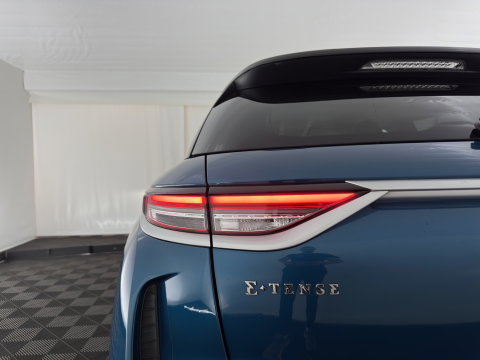 DS DS 3 Crossback E-Tense Performance Line+ 50 kWh Aut. *HEAD-UP | BLINDSPOT | LEATHER | MATRIX-LED | KEYLESS | CAMERA | DIGI-COCKPIT | HEATED-SPORTSEATS | DAB+ | PRIVACY-GLASS | ECC | PDC | CRUISE | 18''ALU*