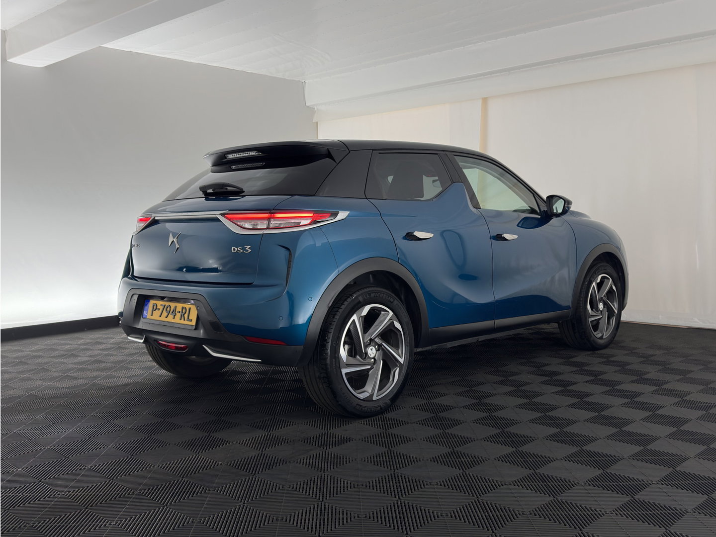 DS DS 3 Crossback E-Tense Performance Line+ 50 kWh Aut. *HEAD-UP | BLINDSPOT | LEATHER | MATRIX-LED | KEYLESS | CAMERA | DIGI-COCKPIT | HEATED-SPORTSEATS | DAB+ | PRIVACY-GLASS | ECC | PDC | CRUISE | 18''ALU*