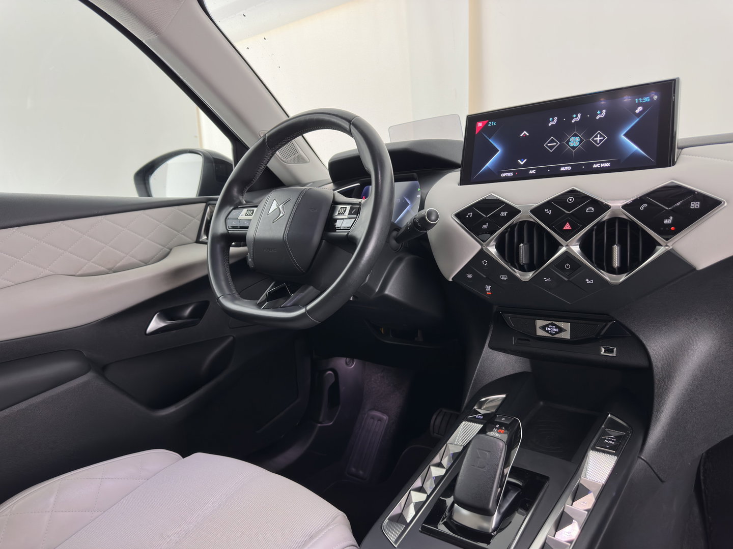 DS DS 3 Crossback E-Tense Performance Line+ 50 kWh Aut. *HEAD-UP | BLINDSPOT | LEATHER | MATRIX-LED | KEYLESS | CAMERA | DIGI-COCKPIT | HEATED-SPORTSEATS | DAB+ | PRIVACY-GLASS | ECC | PDC | CRUISE | 18''ALU*