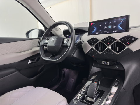 DS DS 3 Crossback E-Tense Performance Line+ 50 kWh Aut. *HEAD-UP | BLINDSPOT | LEATHER | MATRIX-LED | KEYLESS | CAMERA | DIGI-COCKPIT | HEATED-SPORTSEATS | DAB+ | PRIVACY-GLASS | ECC | PDC | CRUISE | 18''ALU*
