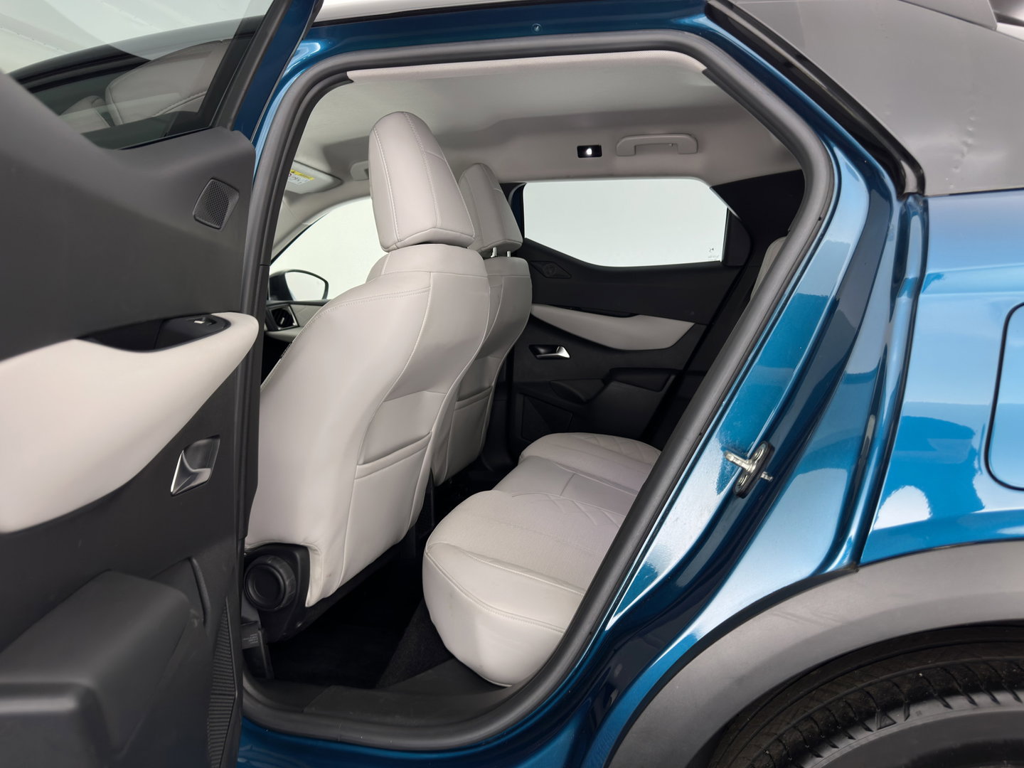 DS DS 3 Crossback E-Tense Performance Line+ 50 kWh Aut. *HEAD-UP | BLINDSPOT | LEATHER | MATRIX-LED | KEYLESS | CAMERA | DIGI-COCKPIT | HEATED-SPORTSEATS | DAB+ | PRIVACY-GLASS | ECC | PDC | CRUISE | 18''ALU*