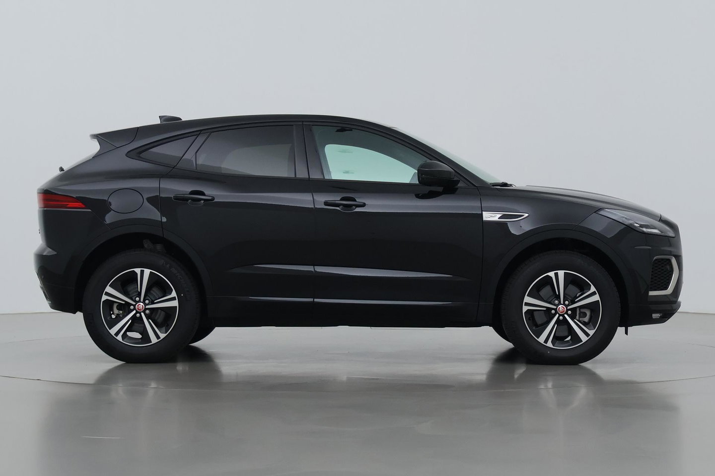Jaguar E-PACE P300e AWD R-Dynamic S | ACC | Panoramadak | Memory | Camera | Stoelverwarming | 18 inch