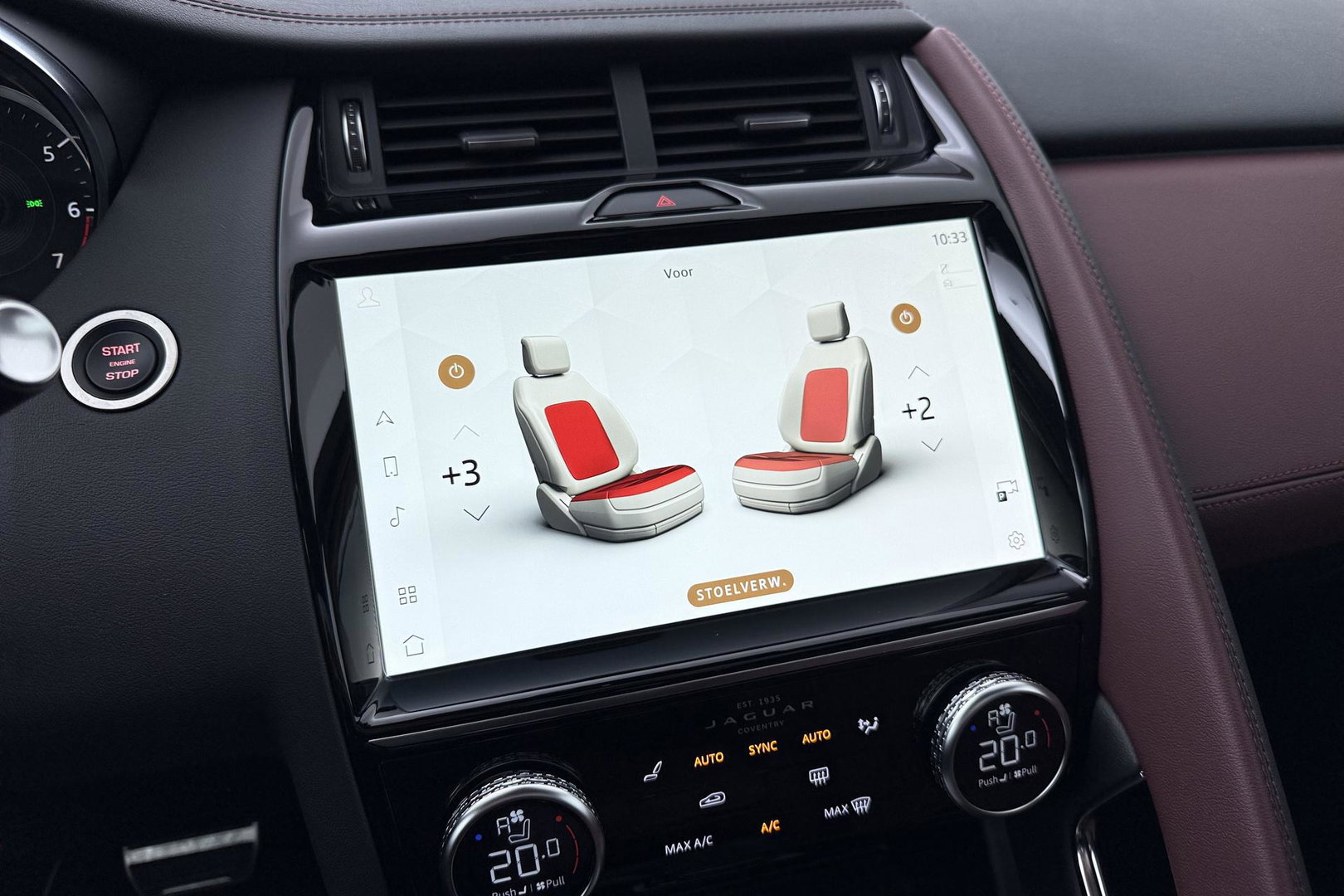 Jaguar E-PACE P300e AWD R-Dynamic S | ACC | Panoramadak | Memory | Camera | Stoelverwarming | 18 inch
