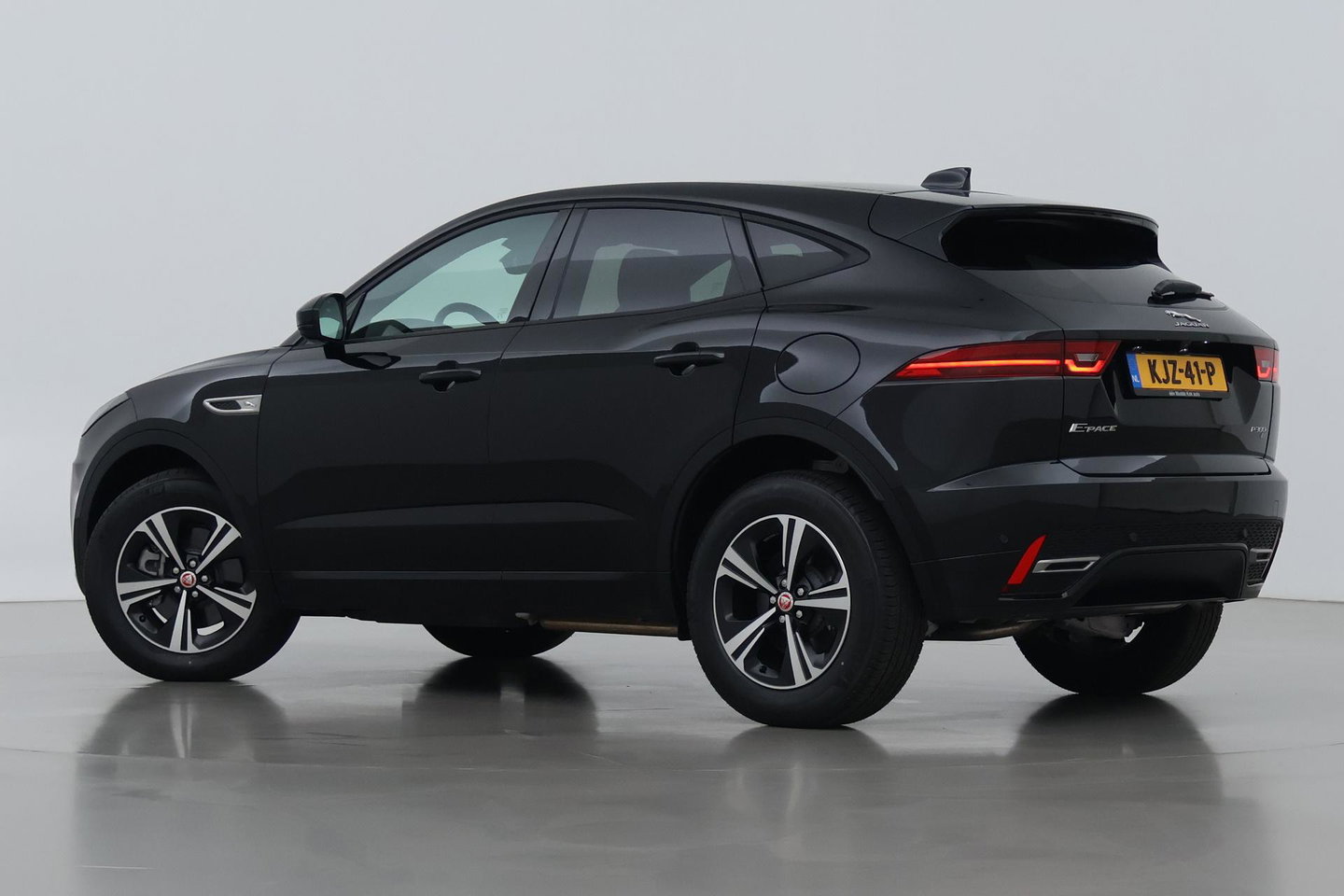 Jaguar E-PACE P300e AWD R-Dynamic S | ACC | Panoramadak | Memory | Camera | Stoelverwarming | 18 inch