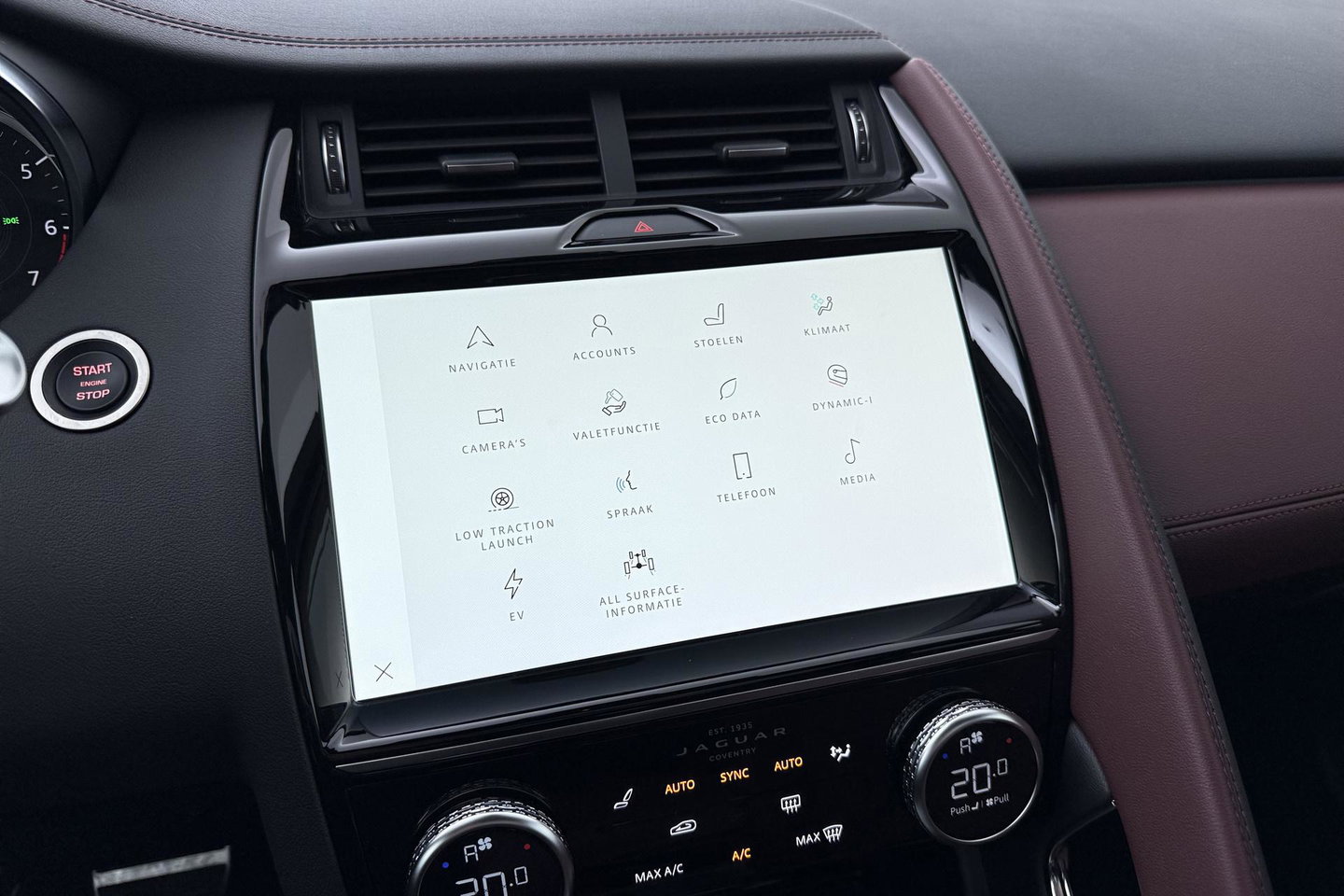 Jaguar E-PACE P300e AWD R-Dynamic S | ACC | Panoramadak | Memory | Camera | Stoelverwarming | 18 inch