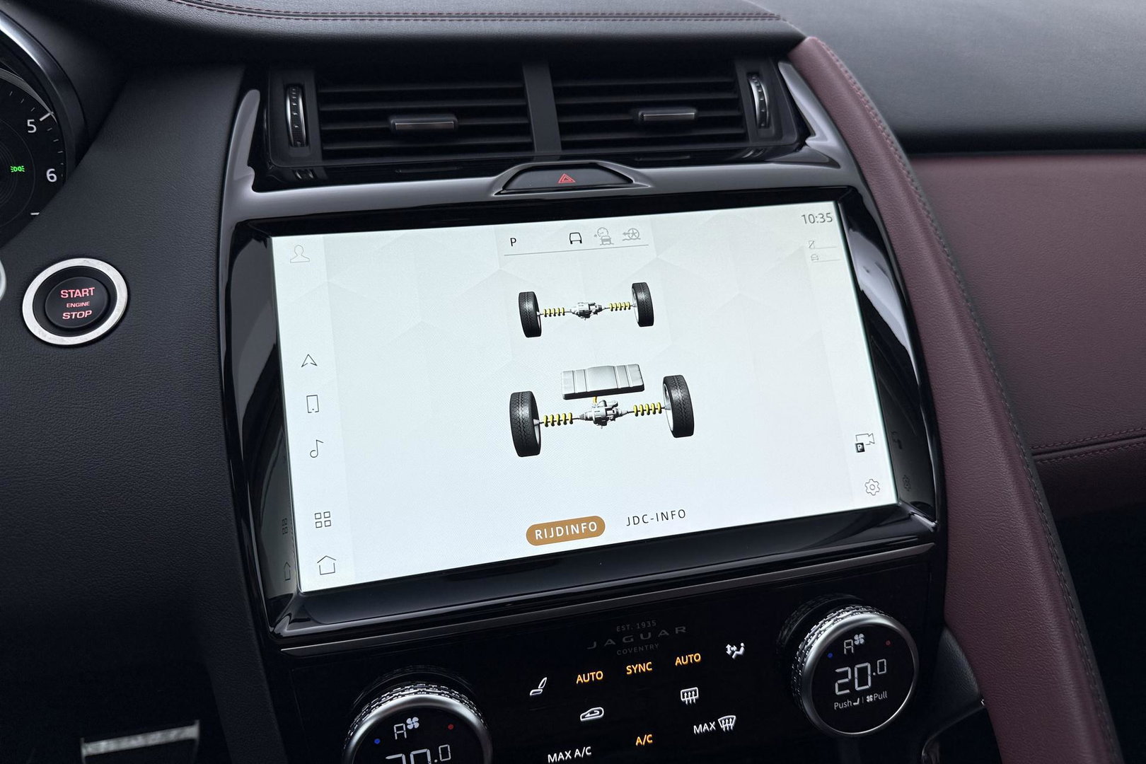Jaguar E-PACE P300e AWD R-Dynamic S | ACC | Panoramadak | Memory | Camera | Stoelverwarming | 18 inch
