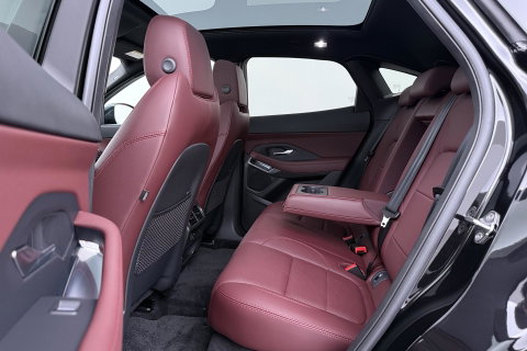 Jaguar E-PACE P300e AWD R-Dynamic S | ACC | Panoramadak | Memory | Camera | Stoelverwarming | 18 inch