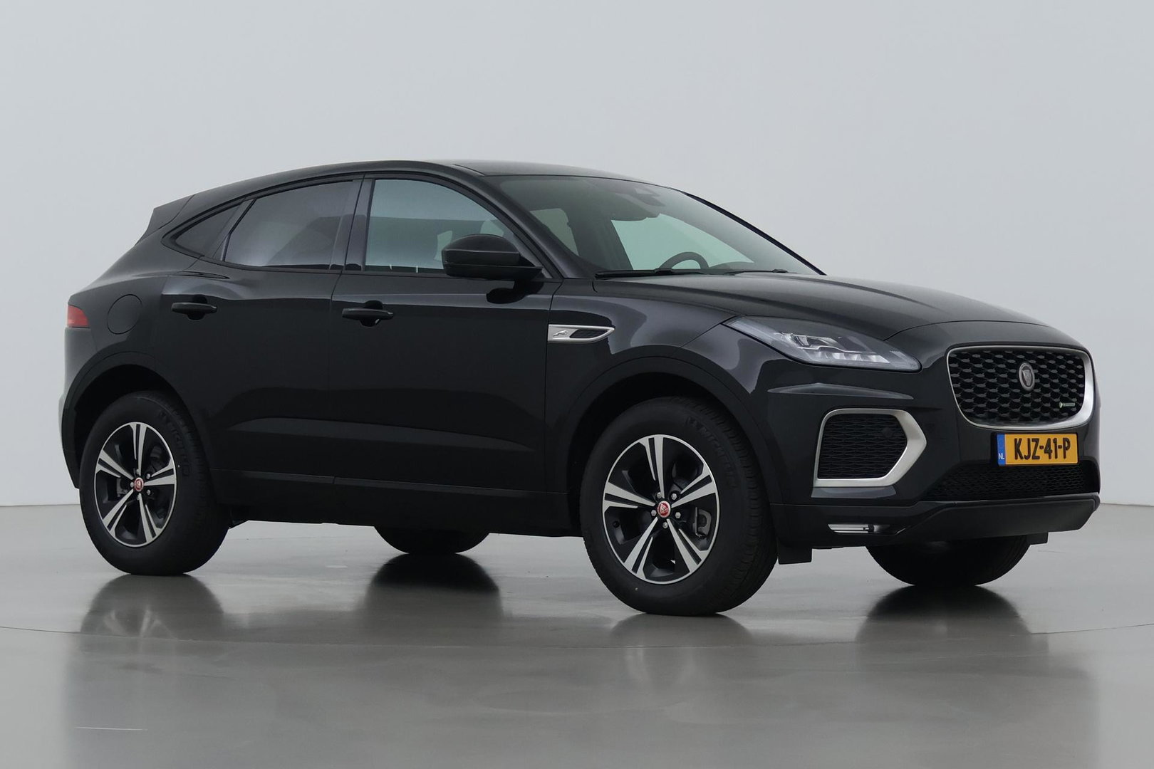 Jaguar E-PACE P300e AWD R-Dynamic S | ACC | Panoramadak | Memory | Camera | Stoelverwarming | 18 inch