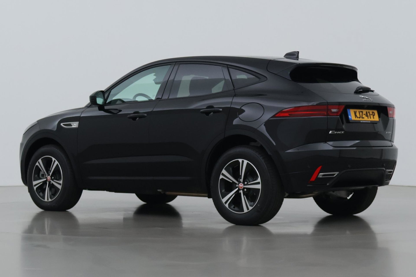 Jaguar E-PACE P300e AWD R-Dynamic S | ACC | Panoramadak | Memory | Camera | Stoelverwarming | 18 inch