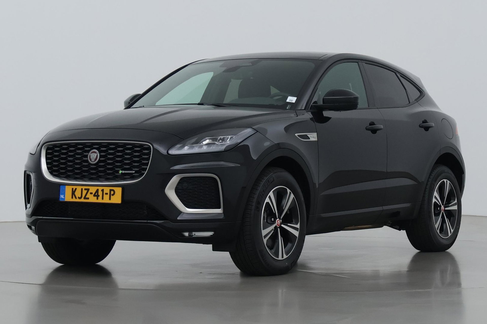 Jaguar E-PACE P300e AWD R-Dynamic S | ACC | Panoramadak | Memory | Camera | Stoelverwarming | 18 inch
