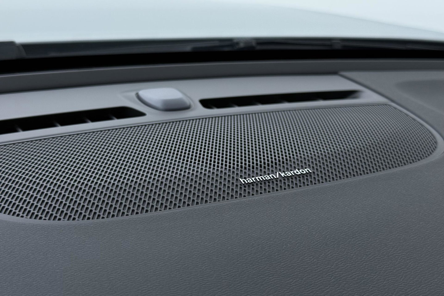 Volvo EX40 Single Motor Extended Range Plus Black Ed. 82 kWh | ACC | Panoramadak | Harman/Kardon | 360° Camera | Warmtepomp | Stoel+Stuurverwarming | 20 inch