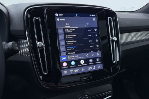 Volvo EX40 Single Motor Extended Range Plus Black Ed. 82 kWh | ACC | Panoramadak | Harman/Kardon | 360° Camera | Warmtepomp | Stoel+Stuurverwarming | 20 inch