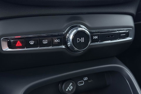 Volvo EX40 Single Motor Extended Range Plus Black Ed. 82 kWh | ACC | Panoramadak | Harman/Kardon | 360° Camera | Warmtepomp | Stoel+Stuurverwarming | 20 inch