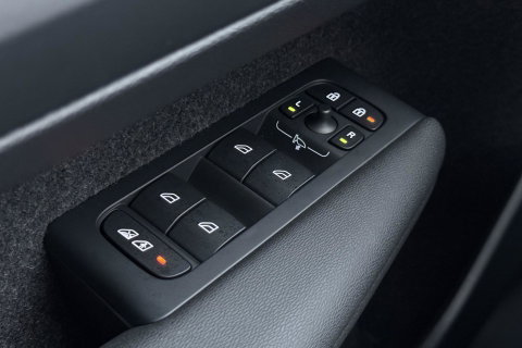 Volvo EX40 Single Motor Extended Range Plus Black Ed. 82 kWh | ACC | Panoramadak | Harman/Kardon | 360° Camera | Warmtepomp | Stoel+Stuurverwarming | 20 inch