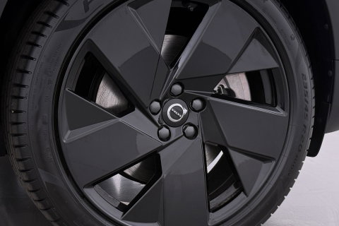 Volvo EX40 Single Motor Extended Range Plus Black Ed. 82 kWh | ACC | Panoramadak | Harman/Kardon | 360° Camera | Warmtepomp | Stoel+Stuurverwarming | 20 inch