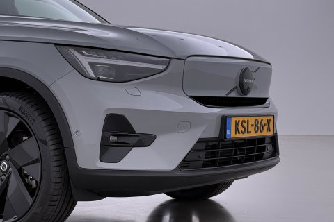 Volvo EX40 Single Motor Extended Range Plus Black Ed. 82 kWh | ACC | Panoramadak | Harman/Kardon | 360° Camera | Warmtepomp | Stoel+Stuurverwarming | 20 inch