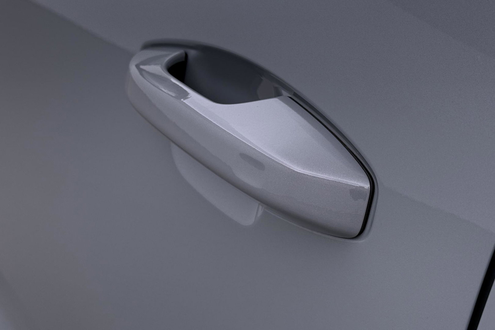 Volvo EX40 Single Motor Extended Range Plus Black Ed. 82 kWh | ACC | Panoramadak | Harman/Kardon | 360° Camera | Warmtepomp | Stoel+Stuurverwarming | 20 inch