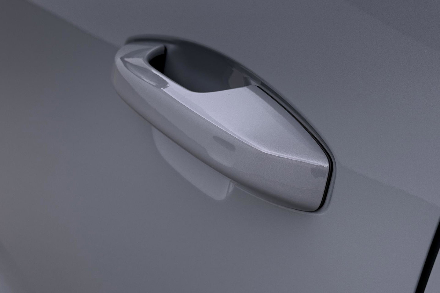 Volvo EX40 Single Motor Extended Range Plus Black Ed. 82 kWh | ACC | Panoramadak | Harman/Kardon | 360° Camera | Warmtepomp | Stoel+Stuurverwarming | 20 inch