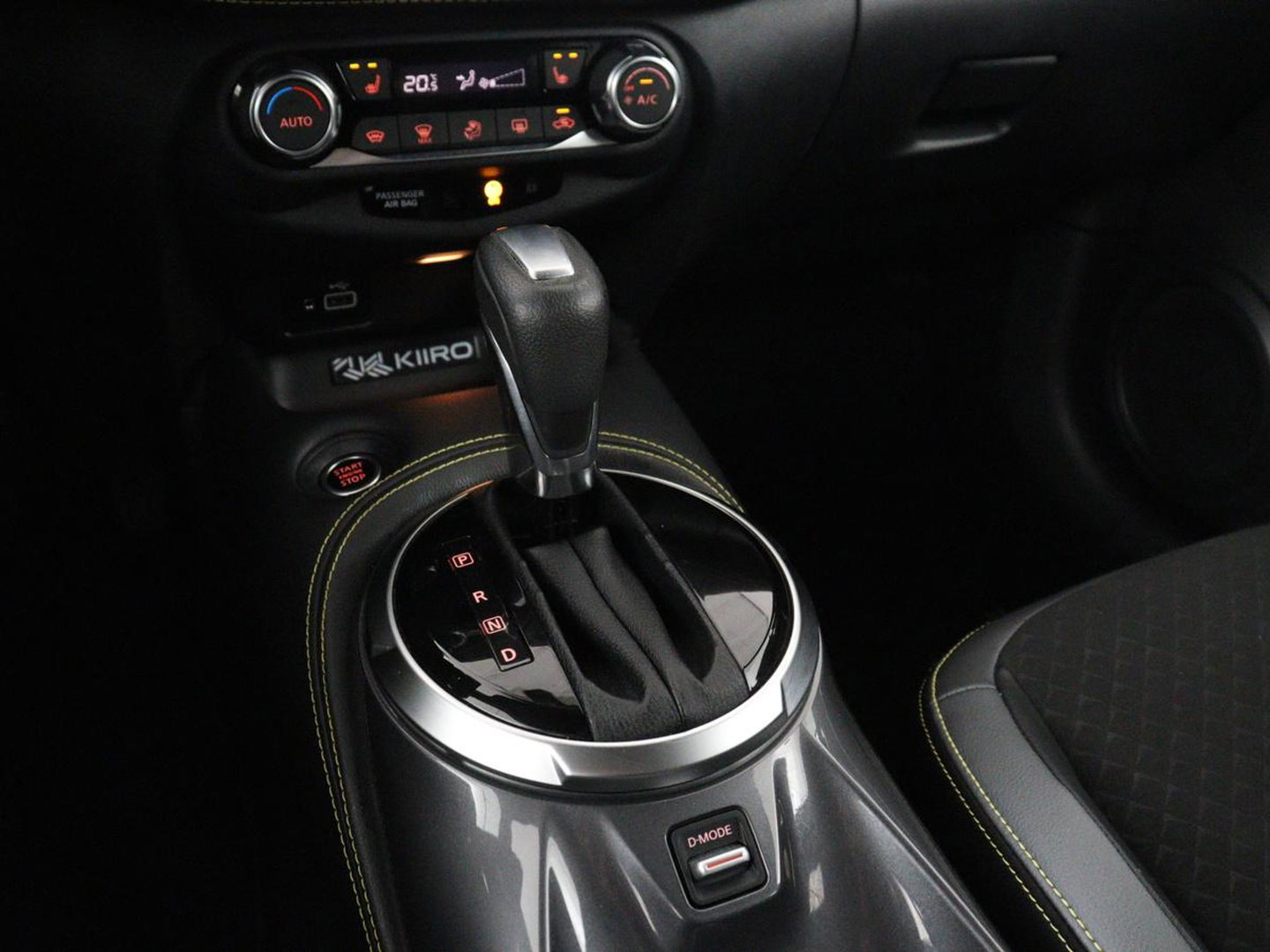 Nissan Juke 1.0 DIG-T Kiiro | Half leder | Stoelverwarming | Cruise control | Lane assist | Navigatie | Carplay | Camera | Park assist | Trekhaak