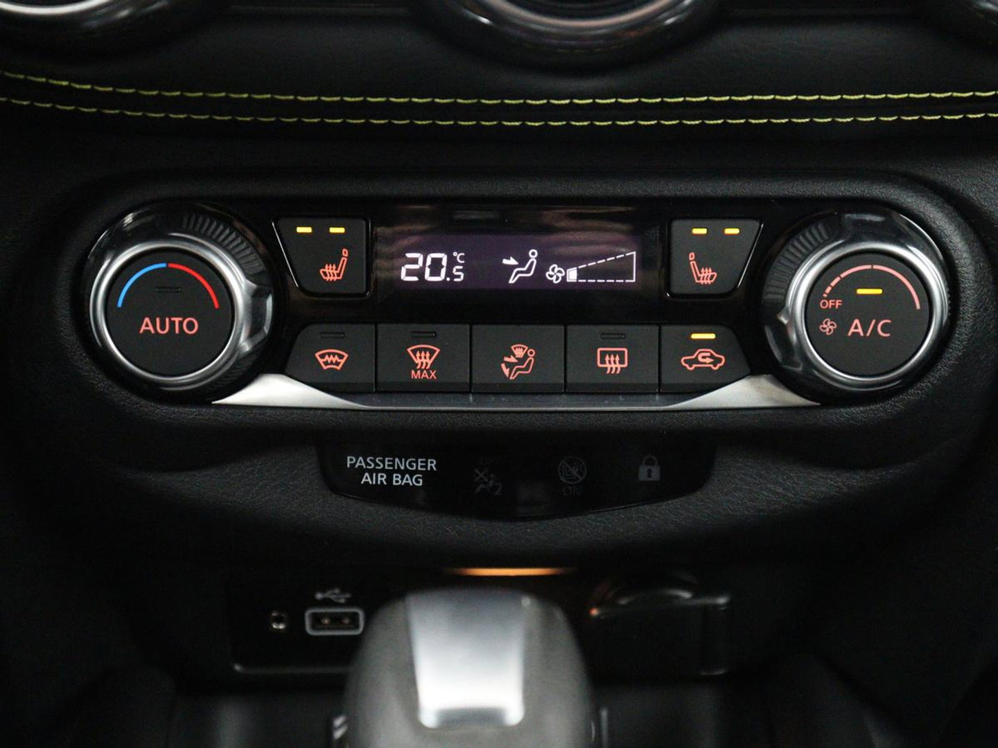 Nissan Juke 1.0 DIG-T Kiiro | Half leder | Stoelverwarming | Cruise control | Lane assist | Navigatie | Carplay | Camera | Park assist | Trekhaak