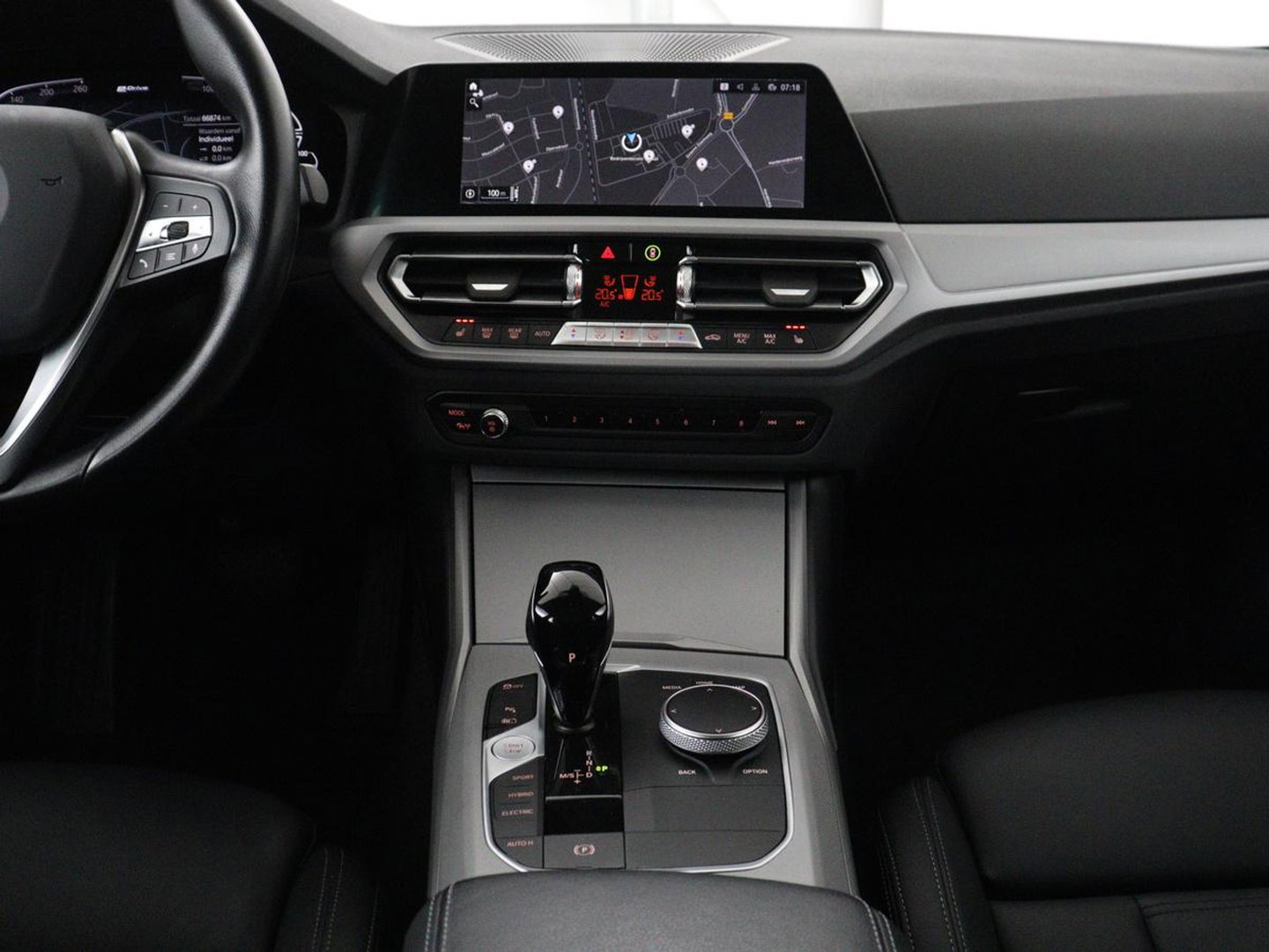 BMW 3 Serie Touring 320e Business Edition Plus | SOH 90% | Leder | Stoelverwarming | Carplay | Cruise control | Climate control | Elektrische achterklep | Park assist | PHEV