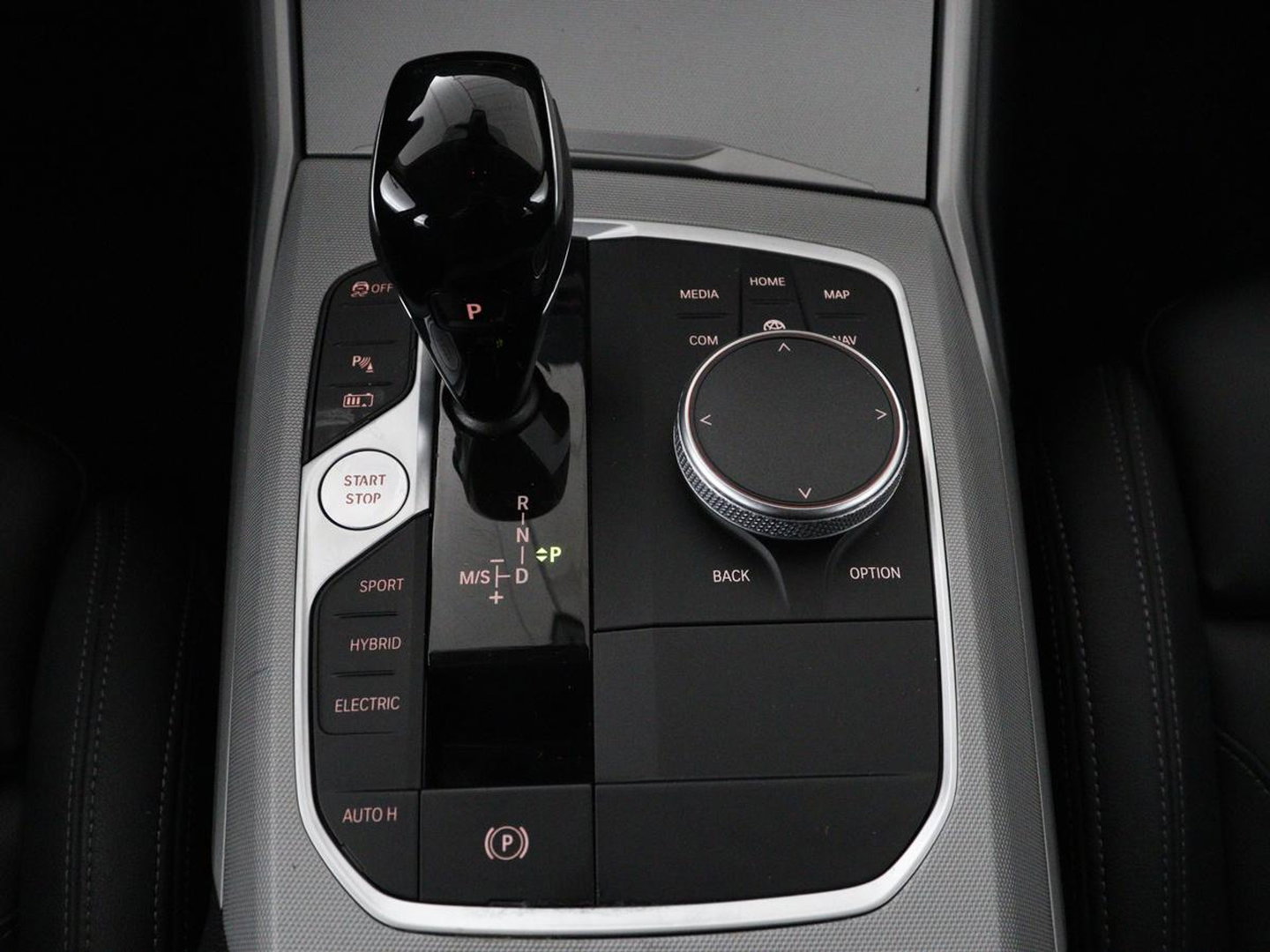 BMW 3 Serie Touring 320e Business Edition Plus | SOH 90% | Leder | Stoelverwarming | Carplay | Cruise control | Climate control | Elektrische achterklep | Park assist | PHEV