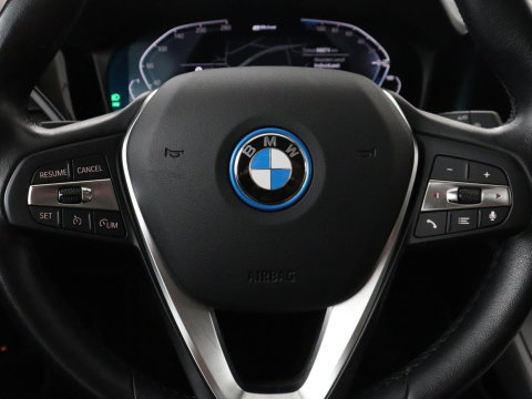 BMW 3 Serie Touring 320e Business Edition Plus | SOH 90% | Leder | Stoelverwarming | Carplay | Cruise control | Climate control | Elektrische achterklep | Park assist | PHEV